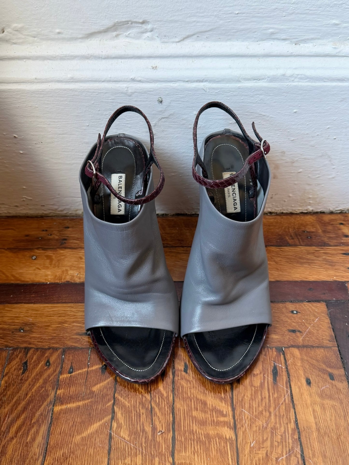 Balenciaga | Size 40.5